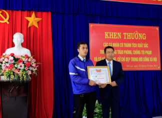 Đà Lạt khen thưởng tài xế taxi trả lại 190 triệu đồng cho du khách