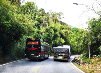 Xử phạt hàng chục phương tiện lấn làn, vượt ẩu trên đèo Bảo Lộc