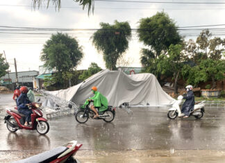 Bảo Lộc: Mưa lớn, lốc xoáy làm hư hỏng nhiều tài sản của người dân