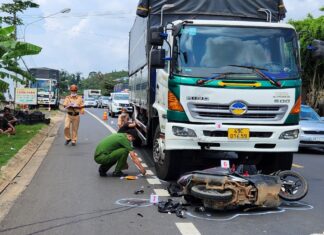 Bảo Lộc: Xe tải va chạm với xe máy, công an viên tử vong tại chỗ