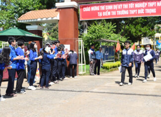 Đức Trọng: Thí sinh ngủ quên được Công an xã đến tận nhà đón đến điểm thi