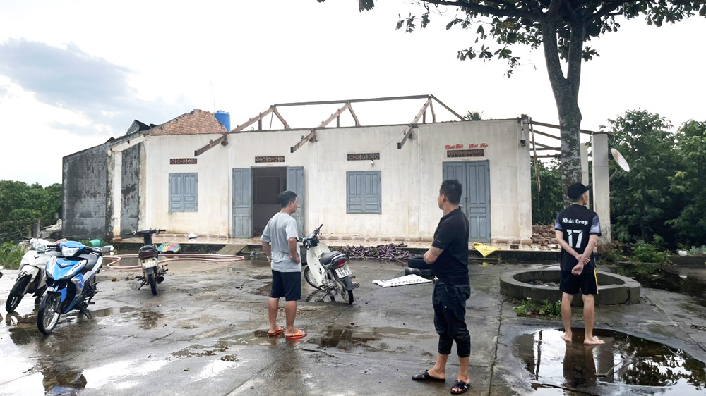 Bảo Lộc: Giúp người dân khắc phục hậu quả lốc xoáy