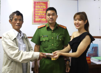 Bảo Lộc: Trao trả số tiền 37 triệu đồng cho chủ nhân gửi tiền vào cây ATM bị lỗi