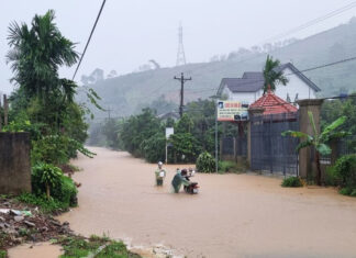 Bảo Lộc: Mưa lớn kéo dài, nhiều nơi ngập lụt