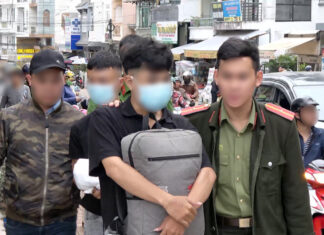 Đà Lạt: Bắt quả tang 2 đối tượng phát tờ rơi nhằm chiếm đoạt tài sản trên không gian mạng