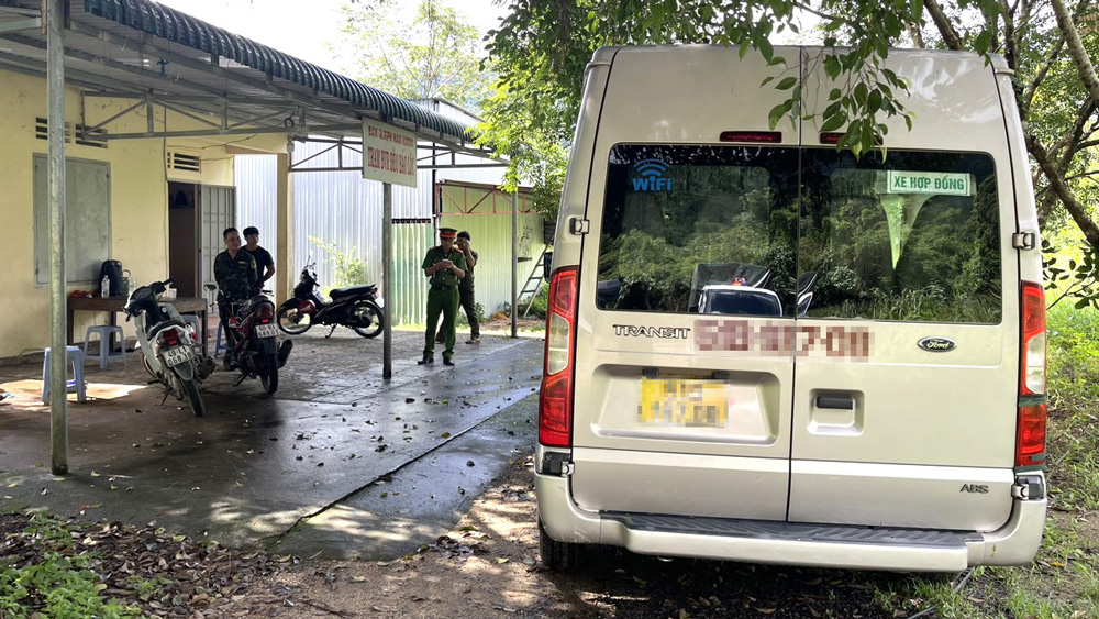 Phát hiện người đàn ông tử vong trong xe ô tô trên đèo Bảo Lộc