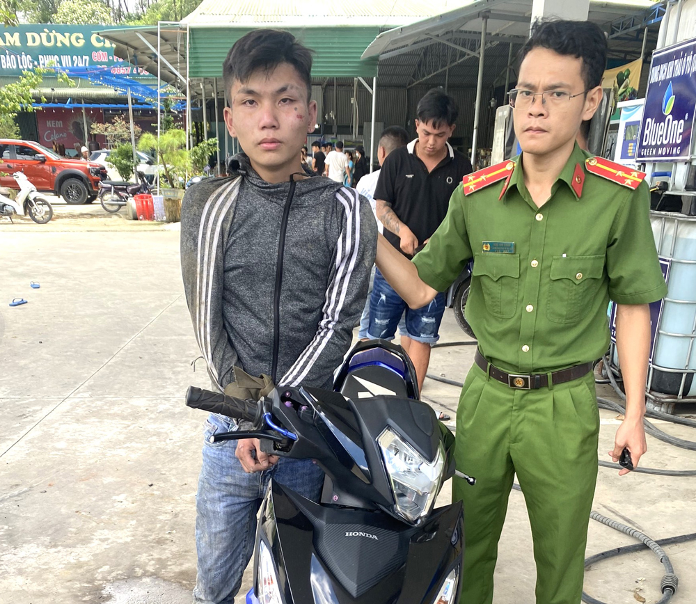 Đạ Huoai: Chặn đầu bắt quả tang đối tượng trộm cắp xe máy