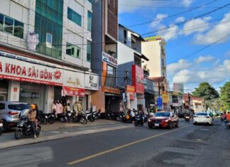 Đà Lạt: Phạt 15 triệu đồng người lục soát nam sinh lớp 5 trong nhà sách