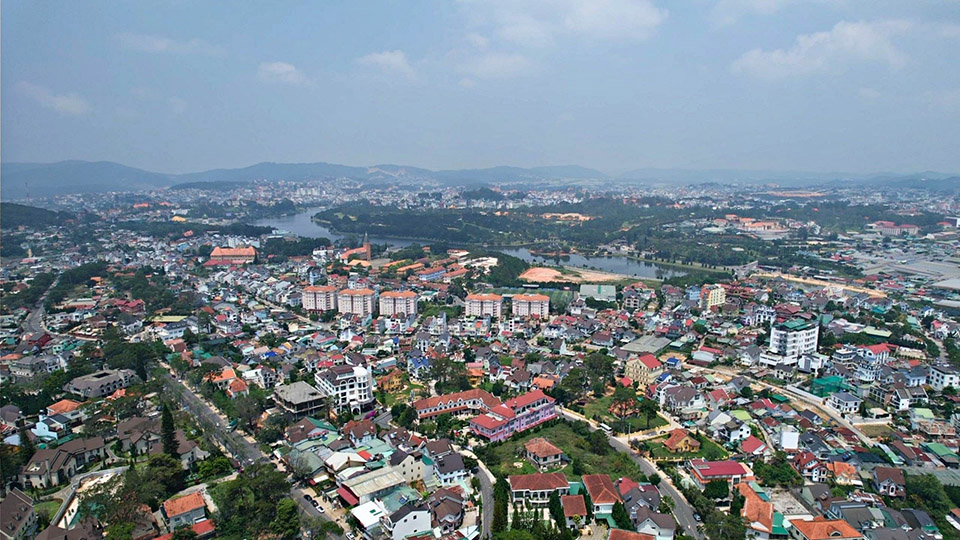 Lâm Đồng triển khai thực hiện việc sắp xếp đơn vị hành chính cấp huyện, cấp xã giai đoạn 2023–2025