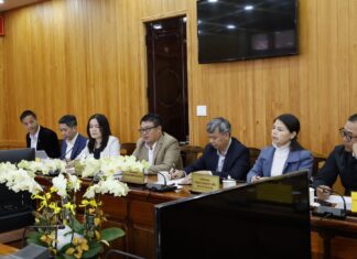 Phó Chủ tịch UBND tỉnh Nguyễn Ngọc Phúc làm việc với Đoàn công tác của Hãng hàng không Jeju (Hàn Quốc)