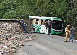 Tai nạn trên đèo Bảo Lộc, nhiều người bị thương, xe kẹt cứng 2 chiều