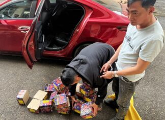 Bảo Lâm: Bắt quả tang đối tượng sử dụng xe con vận chuyển pháo hoa nổ