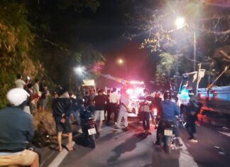 Container lật chắn ngang đèo Bảo Lộc, xe cộ ách tắc cả 2 chiều