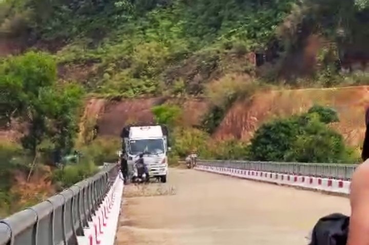 Lâm Đồng: Tìm thấy thi thể tài xế xe tải dưới hồ sau nhiều ngày mất tích