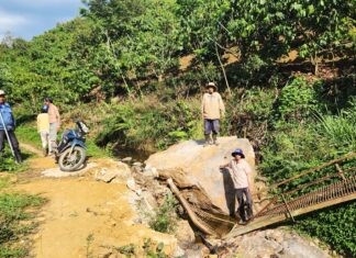 Bảo Lâm: Mỏ đá nổ mìn làm sập chòi, cày nát vườn tược của người dân