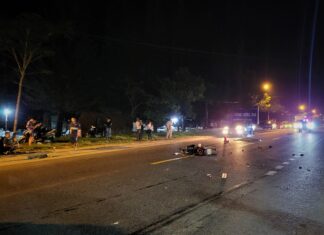 Bảo Lộc: Va chạm với xe con đang dừng, 2 người đi xe máy bị xe chở rác cán trúng thương vong