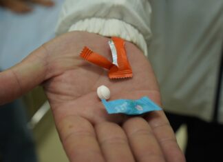 Di Linh: Nhiều học sinh mệt mỏi, buồn nôn sau khi ăn kẹo có xuất xứ nước ngoài