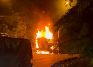 Lâm Đồng: Xe đầu kéo bốc cháy dữ dội khi đang lưu thông qua đèo Chuối