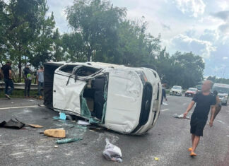 Xe bán tải lật nhiều vòng trên cao tốc Liên Khương – Prenn, lái xe bị thương nặng