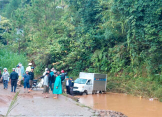 Đà Lạt: Khẩn trương tìm kiếm nạn nhân bị nước cuốn khi lái xe qua đập tràn