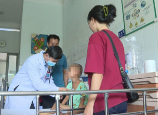 Cứu sống bé trai ở Lâm Đồng bị rắn độc cắn khi đang ngủ