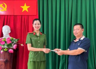 Bảo Lộc: Nữ Đại úy Công an phường trả lại tài sản cho người đánh rơi