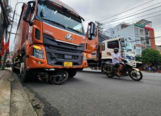 Bảo Lộc: Xe tải tự trôi tông xe máy đang dừng đèn đỏ khiến người đàn ông tử vong