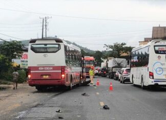 Phường 3 Bảo Lộc: Xe khách vượt ẩu, tông trực diện vào xe máy khiến nam sinh tử vong