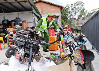 Thu giữ nhiều xe điện kinh doanh trái phép tại Quảng trường Lâm Viên – Đà Lạt