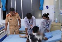 Cảnh sát giao thông Lâm Đồng kịp thời hỗ trợ đưa bé 4 tuổi đi cấp cứu