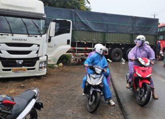 Lâm Đồng: Xe đầu kéo va chạm với 2 xe máy, 3 người thương vong