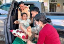 Cảnh sát giao thông Công an tỉnh Lâm Đồng kịp thời hỗ trợ đưa người bị nạn đi cấp cứu