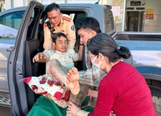 Cảnh sát giao thông Công an tỉnh Lâm Đồng kịp thời hỗ trợ đưa người bị nạn đi cấp cứu